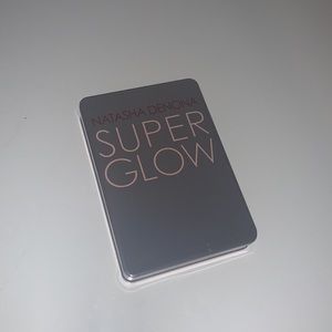 NATASHA DENONA super glow highlight
